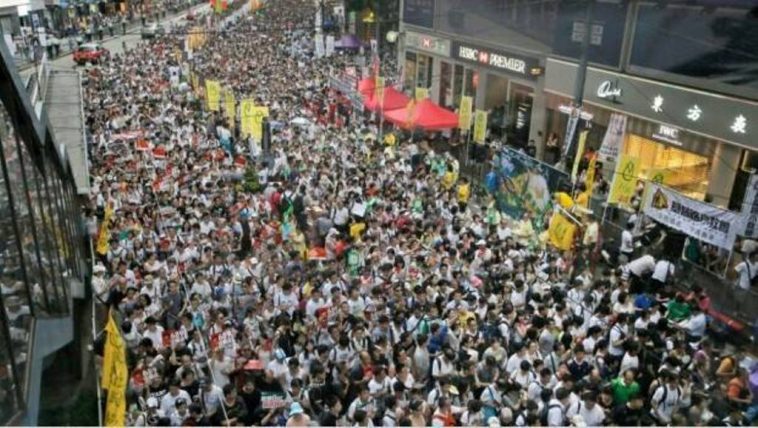 Hong Kong: Ribuan Orang Memprotes hukum ekstradisi Tiongkok